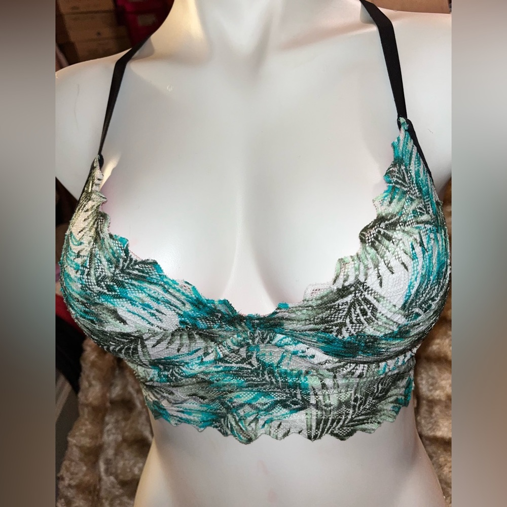 3 PINK Sports Bras & Bralette 15$